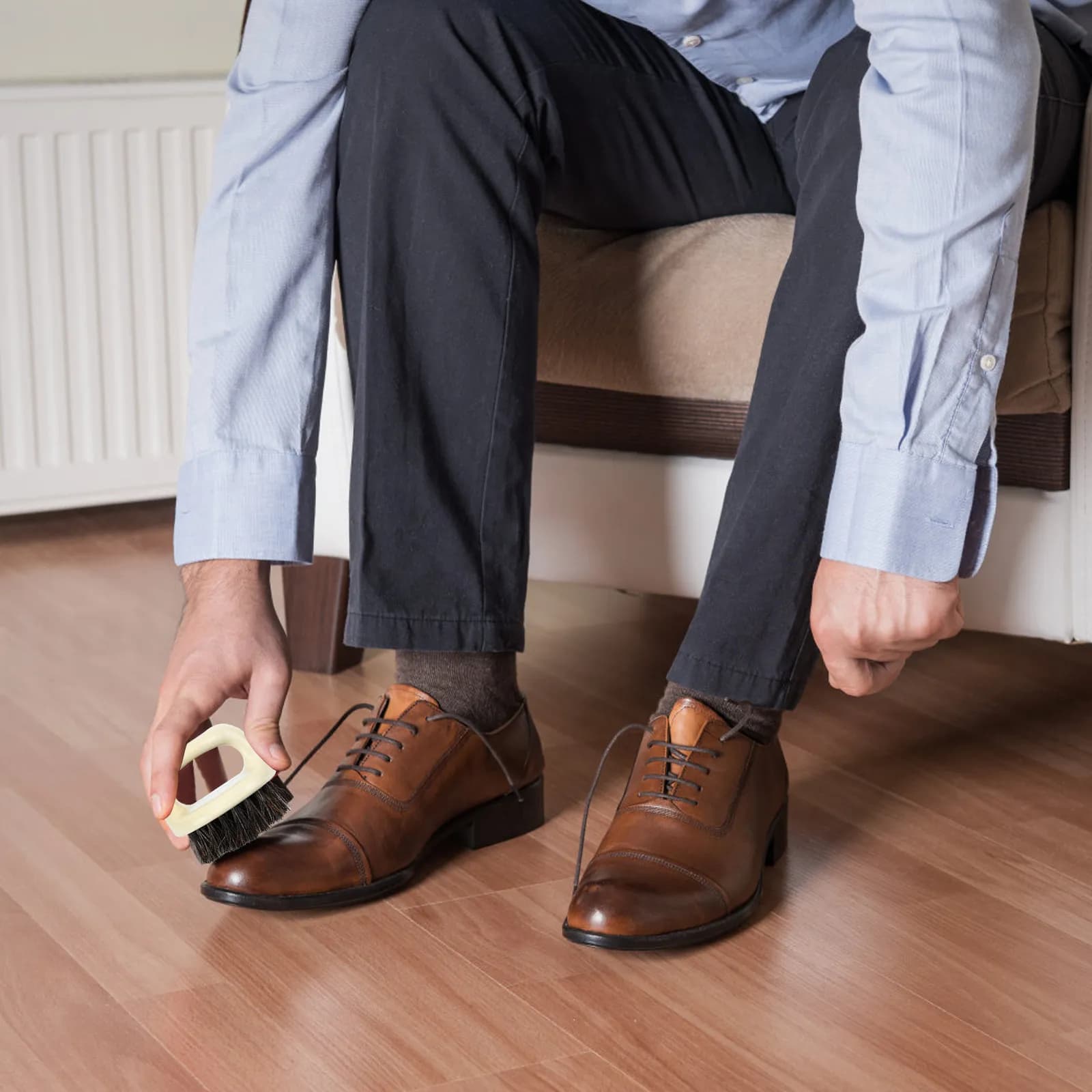 Spazzola per la pulizia delle scarpe con setole in crine di cavallo, manico in plastica, per lavare pantaloni, facile da riporre, design appendibile, portatile per la casa