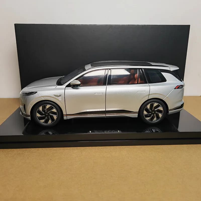 New Dongfeng Yipai 008 Car Model New Energy Eπ 1:18 Alloy Simulation Car Model Ornaments Birthday Surprise Collection Gift