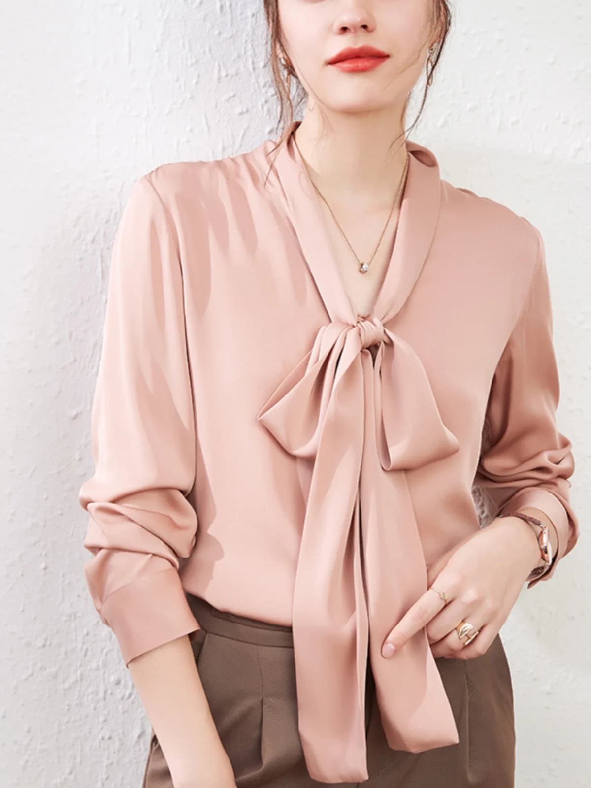 Camicetta da donna primavera 2025 Camicia bianca a maniche lunghe 100% seta di gelso Camicette da donna per giovani alla moda in raso pesante