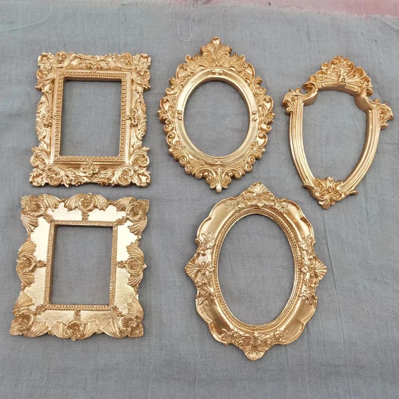 Mini frame for small photo in gold frame for photo in European style retro earrings for nail art embossed pose props