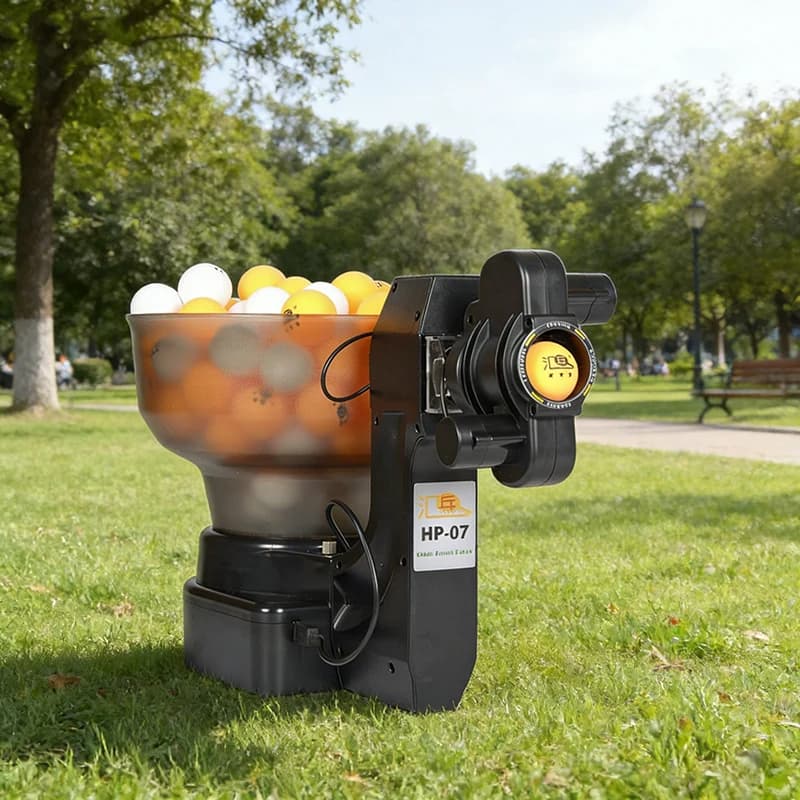 Macchina per l'allenamento con palline da ping pong, robot professionale per l'allenamento di tennis tavolo.