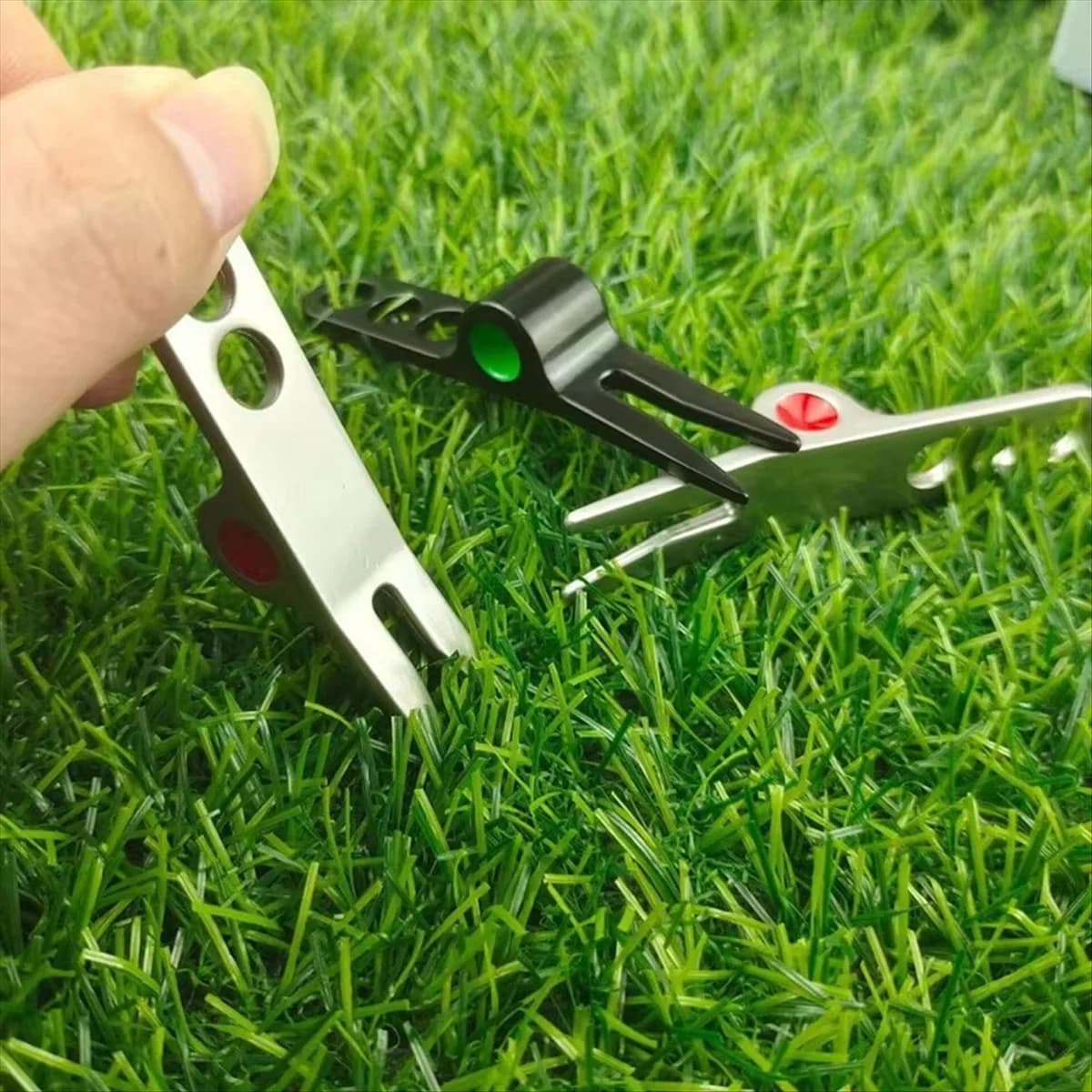 A002 Forcella da golf Golf Divot Strumento per riparare il campo Punte per mettere la manutenzione del prato del passo verde/pulizia delle scanalature/marchio della palla nera