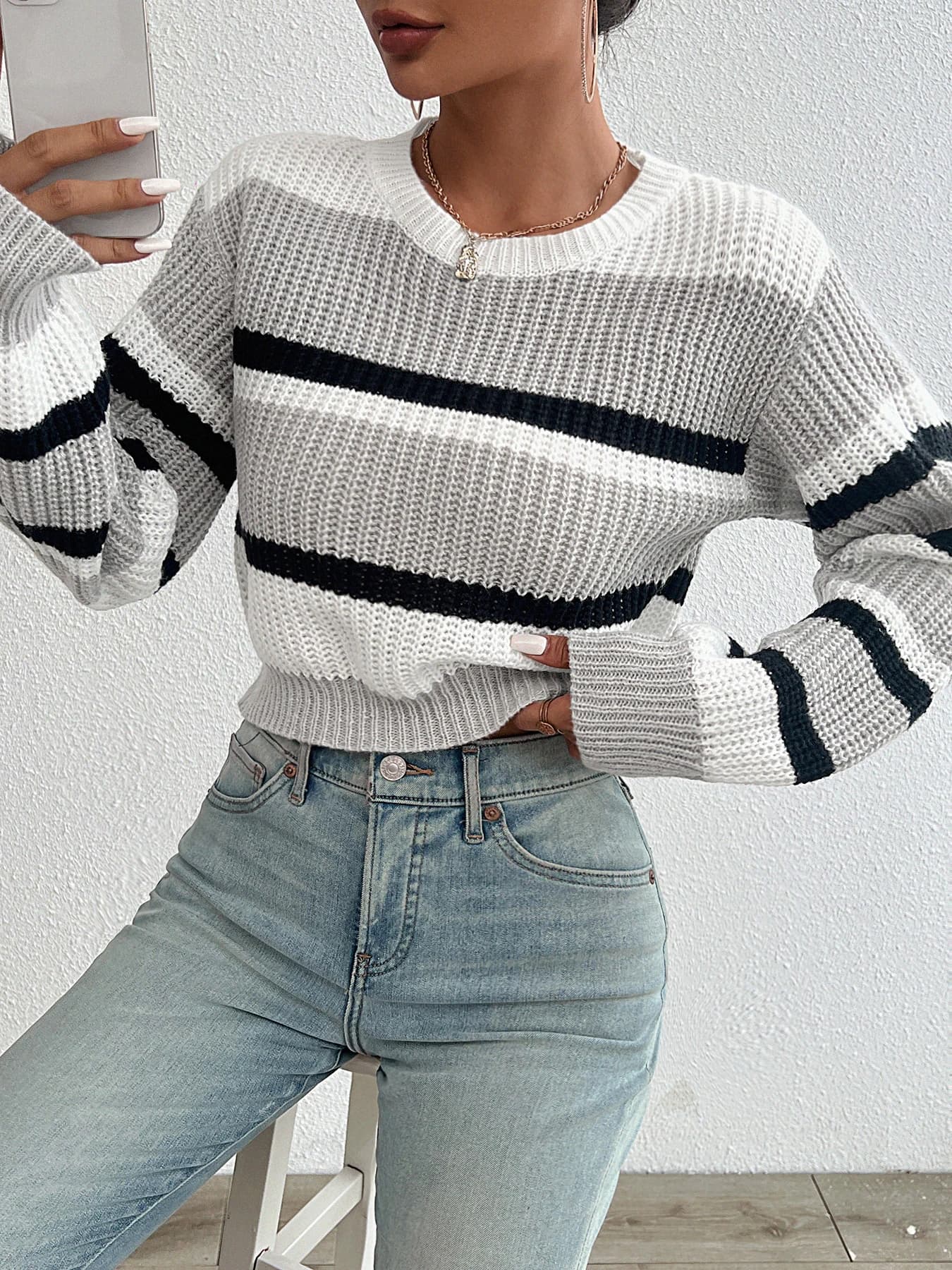 2024 autumn and winter hot sale new acrylic loose drop shoulder round neck color matching knitted long sleeve ladies sweater