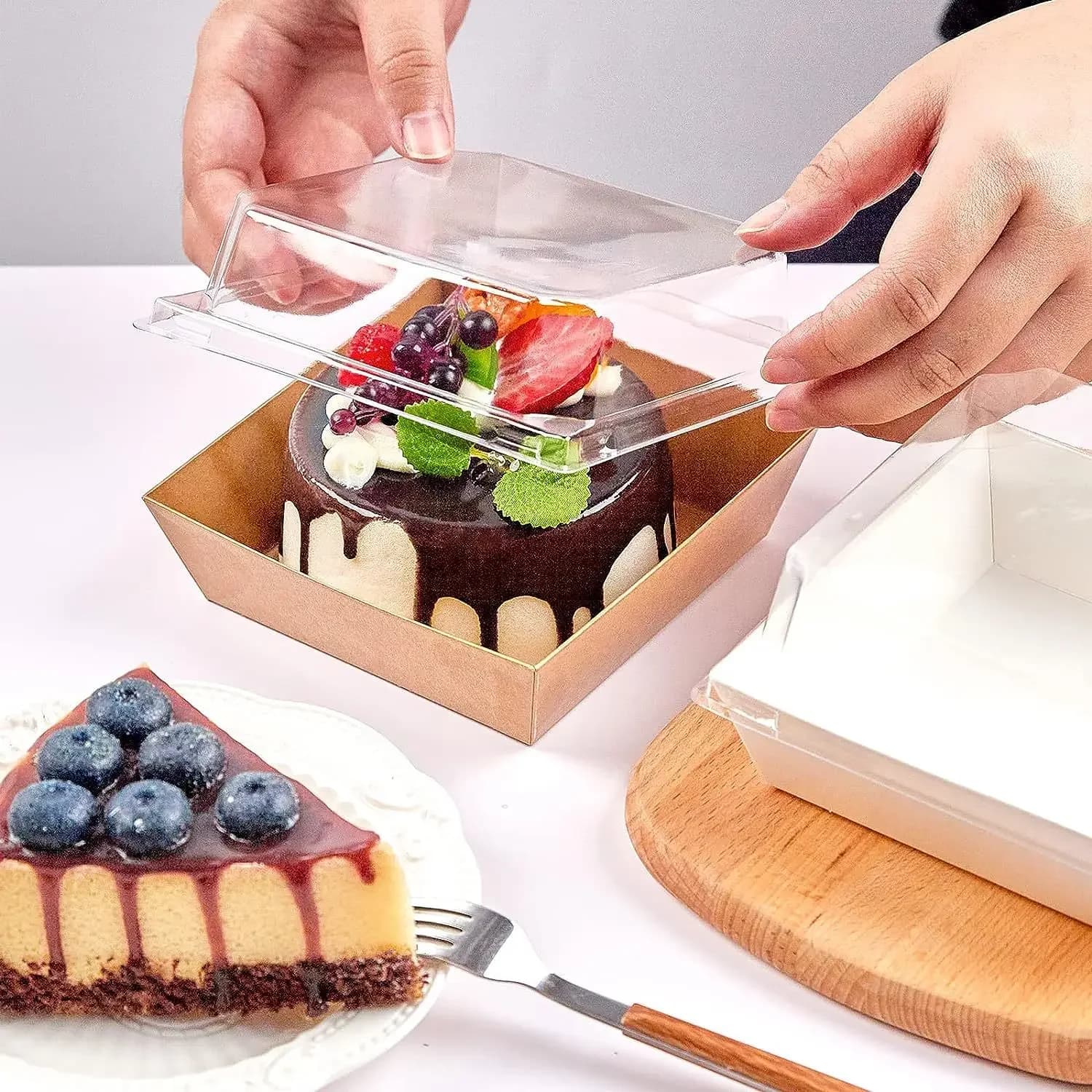50/100PCS Scatola di imballaggio per pane quadrata Scatola per panini con coperchio trasparente Scatola per biscotti Scatola per imballaggio in rotolo svizzero Forniture per feste di compleanno