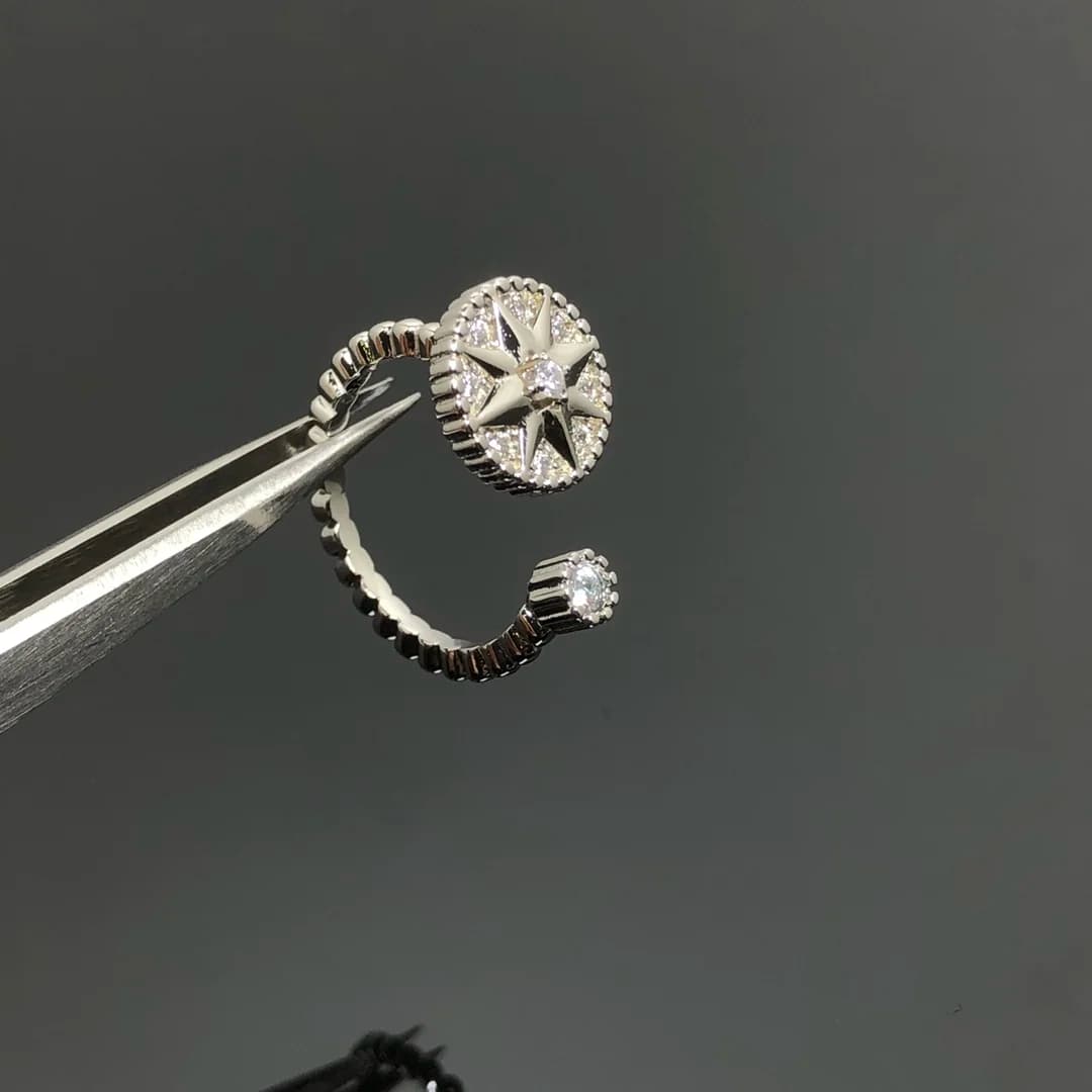 Orecchino a Clip da Donna Placcato Argento con Zirconi a Stella, Senza Foro - Accessorio di Gioielleria di Tendenza