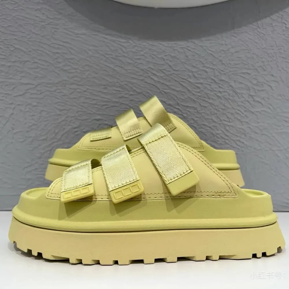 2025 Infradito da donna alla moda Pantofole con plateau da spiaggia estiva Sandali con zeppa esterni casual Scarpe da donna alla moda per le vacanze