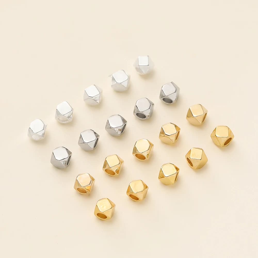20 pezzi di perline distanziatrici a forma poligonale placcate in oro 14/18 carati da 2*2 mm per la creazione di braccialetti, collane e accessori per gioielli fai da te