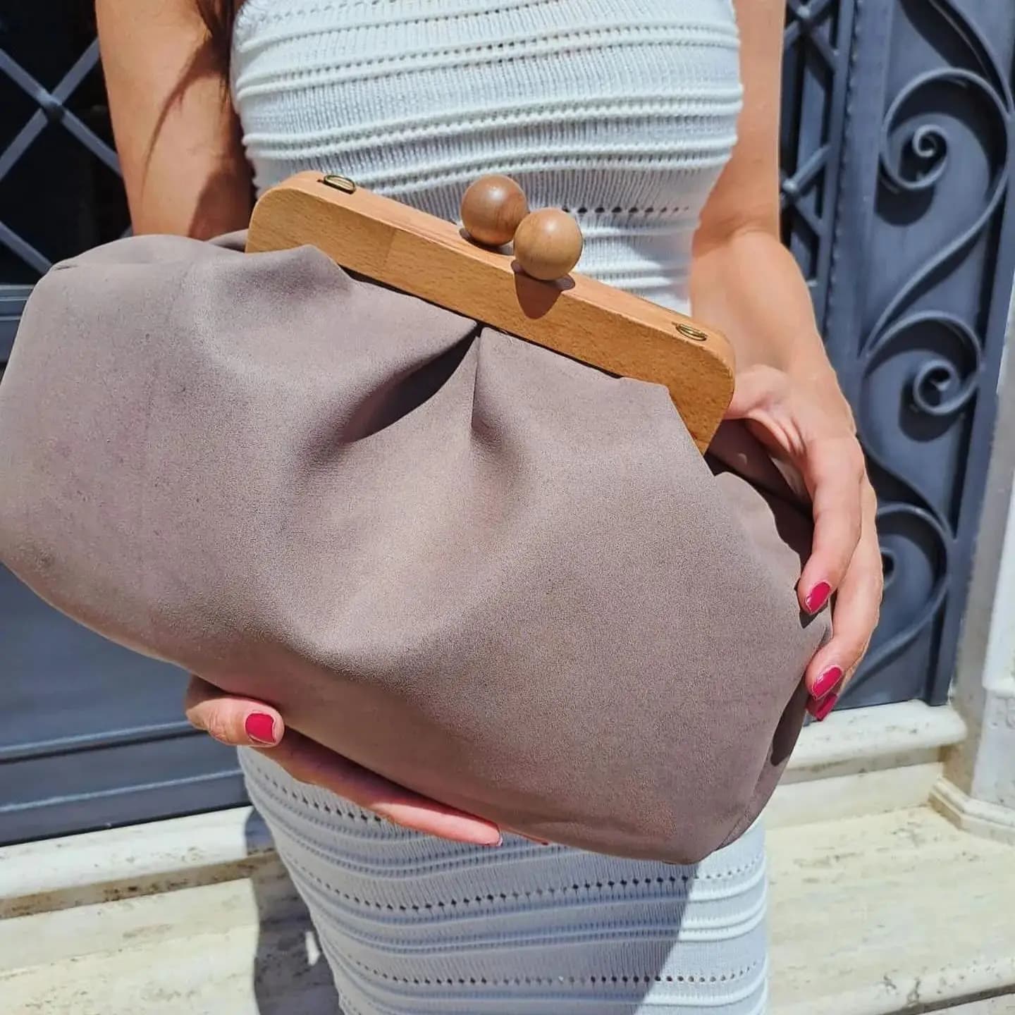 Lost in Vintage Soild Velvet Fabric Handbag Wooden Mouth Kiss Lock Bag Evening Clutch Fold Handbags Large Purse 35x25x10c