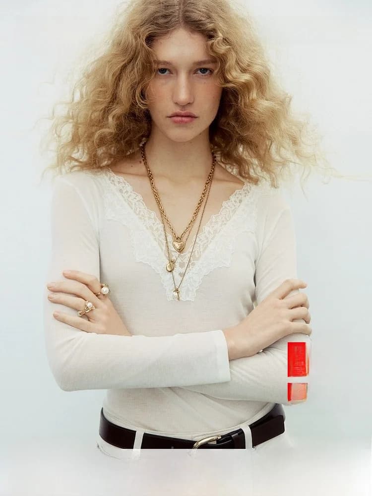 T-shirt da Donna H&M con Bordo in Pizzo, Stile Casual Trendy, Tessuto in Poliestere e Lyocell, Colore Estivo, Nuova Collezione