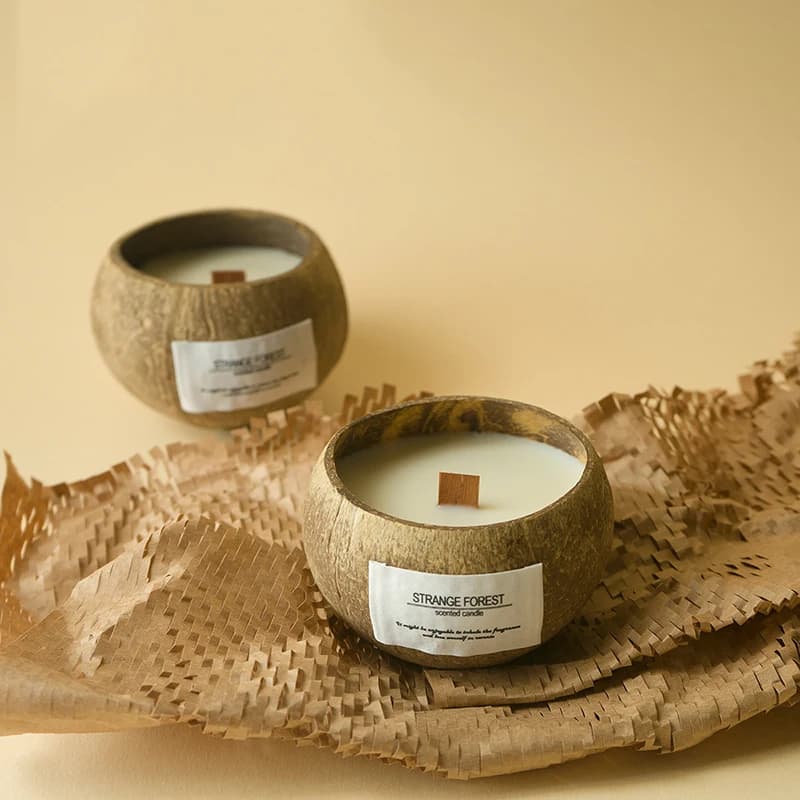 Aromatherapy candle with coconut shell, essential oil scent, premium vegetable wax scent, domestic companion