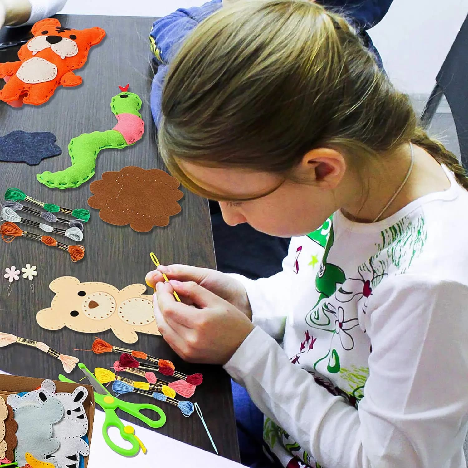 YSUN-Jungle Kit da cucito in feltro per animali per bambini Animali selvatici Confezione da cucito per principianti Ragazzo Ragazze Divertimento Regalo artigianale per cucito fai-da-te