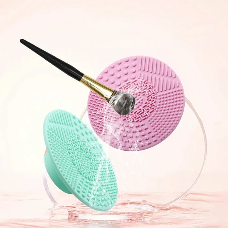 Silicone Pad for Cleaning Brushes with Suction Cup - Rolling Mat for Cleaning Cosmetic Brushes for Professional and Domestic Use