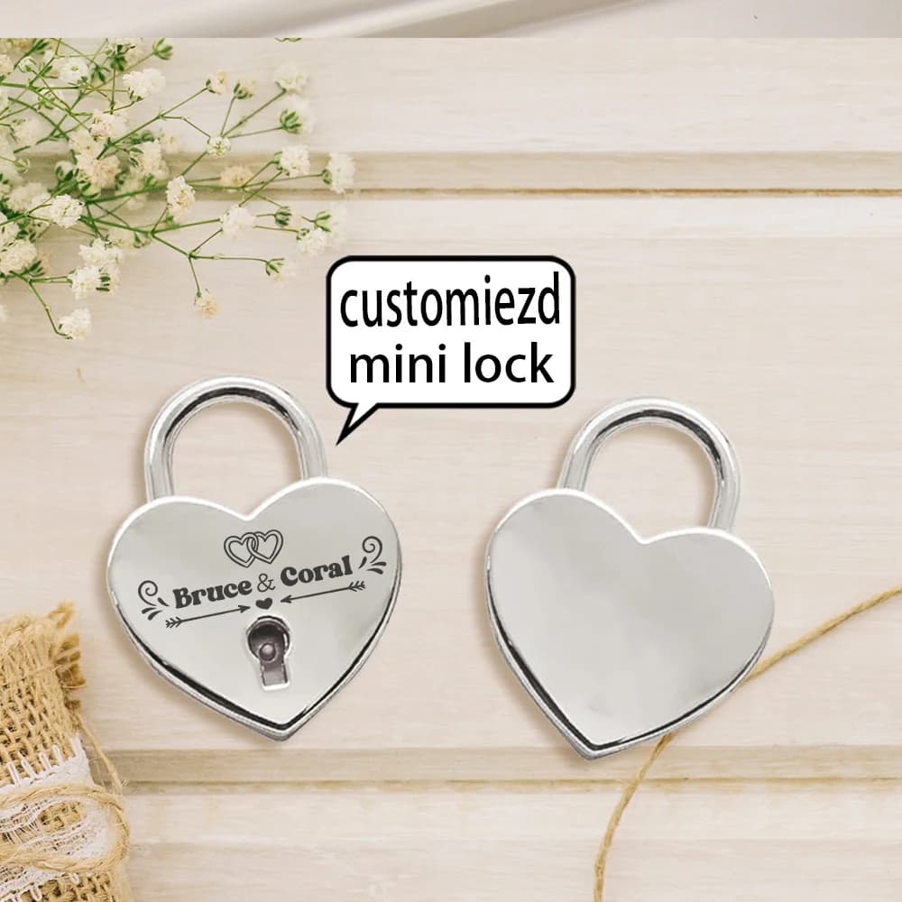 1PC Cartoon Flechas simmetriche dell'amore Nome personalizzato inciso lucchetto Mini lucchetto a forma di cuore lucchetto amore desiderio lucchetto