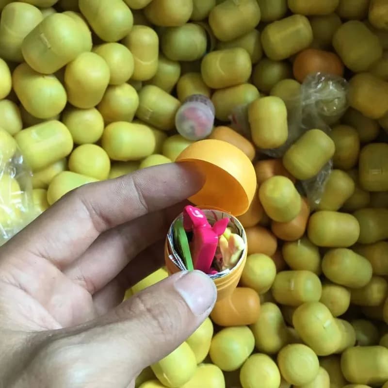 Capsula Gashapon Gacha Toy Kinder Egg Joy Vari personaggi anime Gashapon Modello a sorpresa Collezione di giocattoli Ornamenti Regali per bambini