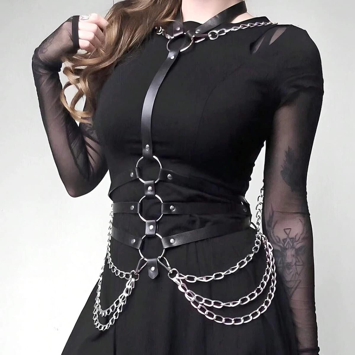 Cintura da donna in pelle PU Cintura punk di tendenza Moda femminile Street Style Decorazione Cintura a catena per il corpo Accessori di abbigliamento gotico