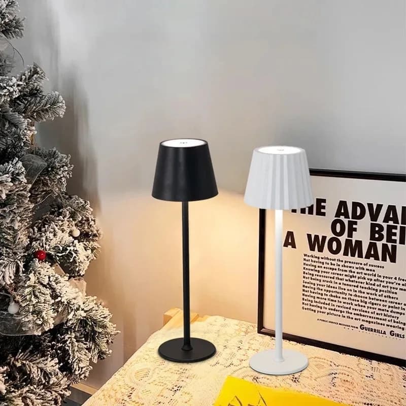 Lampada da tavolo nordica minimalista con ricarica wireless, dimmerazione touch a tre livelli, batteria a lunga durata e luce notturna d'atmosfera