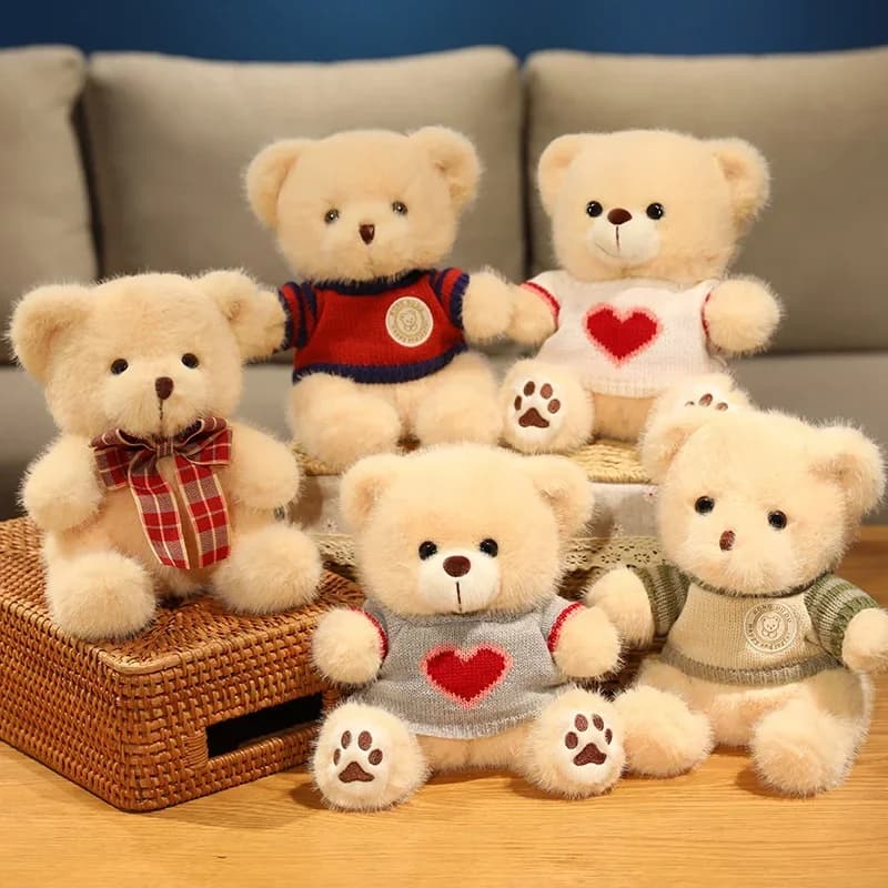 20 cm di buona qualità cuore maglione orso giocattoli di peluche ragazzi ragazze adorabili animali dei cartoni animati bambole di pezza regalo di compleanno di Natale