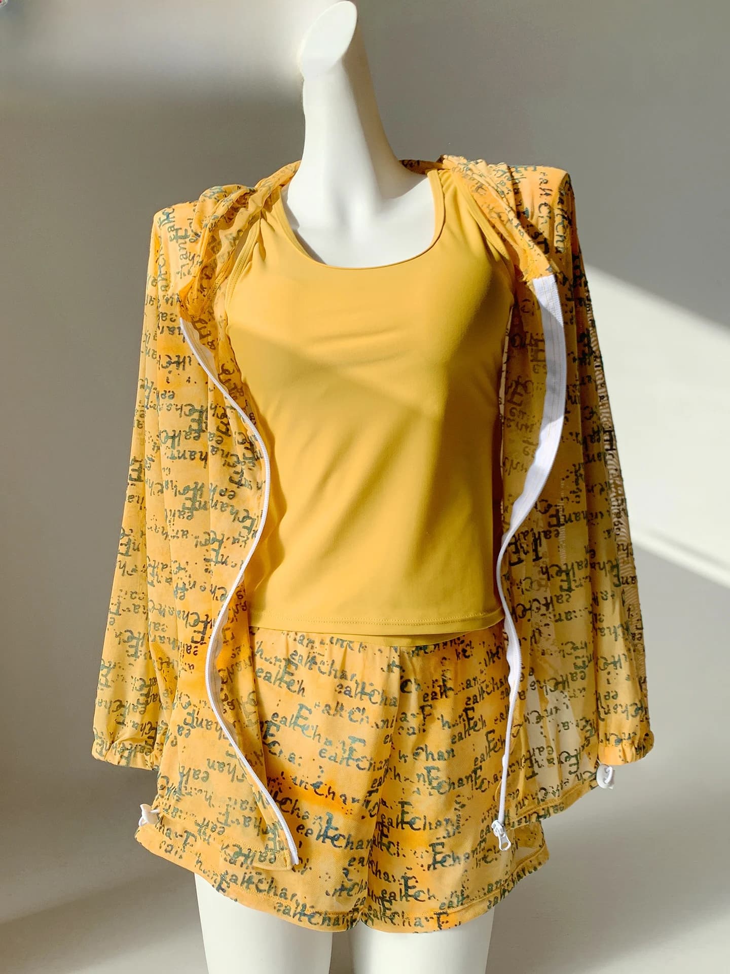 Sporty Graffiti Letter OL White Enhancing Yellow Three-Piece Women's Swimsuit with Hooded Cover up Slimming New Model