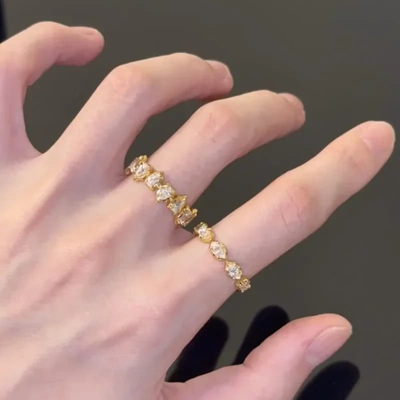 Lusso leggero squisito nuovo in cristallo pieno di diamanti anello a punta occhio di cavallo anelli irregolari con gocce d'acqua per gioielli lucidi da donna
