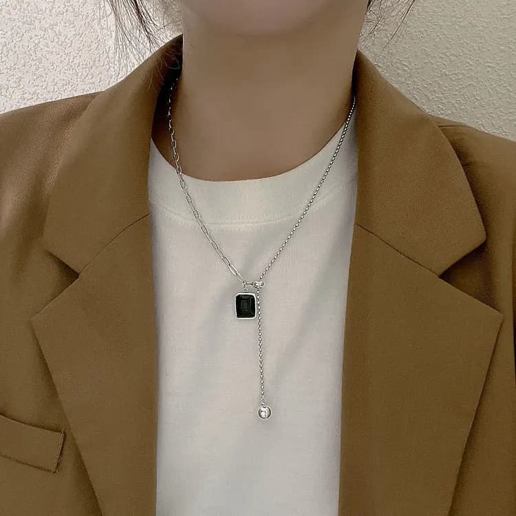 Collana in acciaio al titanio, stile hip-hop, design di nicchia, lusso discreto, nera semplice, non sbiadisce