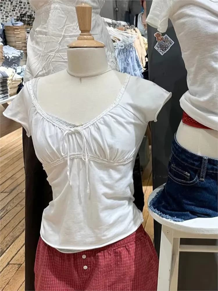 T-shirt slim da donna con bordo in pizzo e fiocco, scollo a V, manica corta, in cotone, bianca, stile casual, dolce e carino, top corto