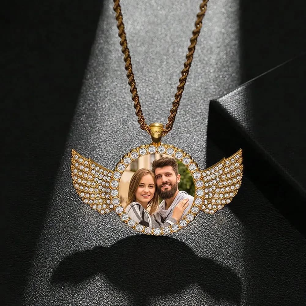 Collana con foto personalizzata in cristallo con ala d'angelo, gioielli con ciondolo con pietra preziosa convessa personalizzata, regalo commemorativo ideale per la famiglia per l'anniversario