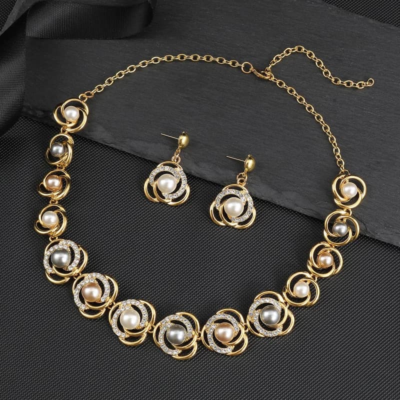 Set di Collana di Perle in Stile Europeo e Americano, Placcato in Rame e Oro, Accessori da Sposa, Moda per Abiti da Sera, Versatile in Lega Elettroplaccata