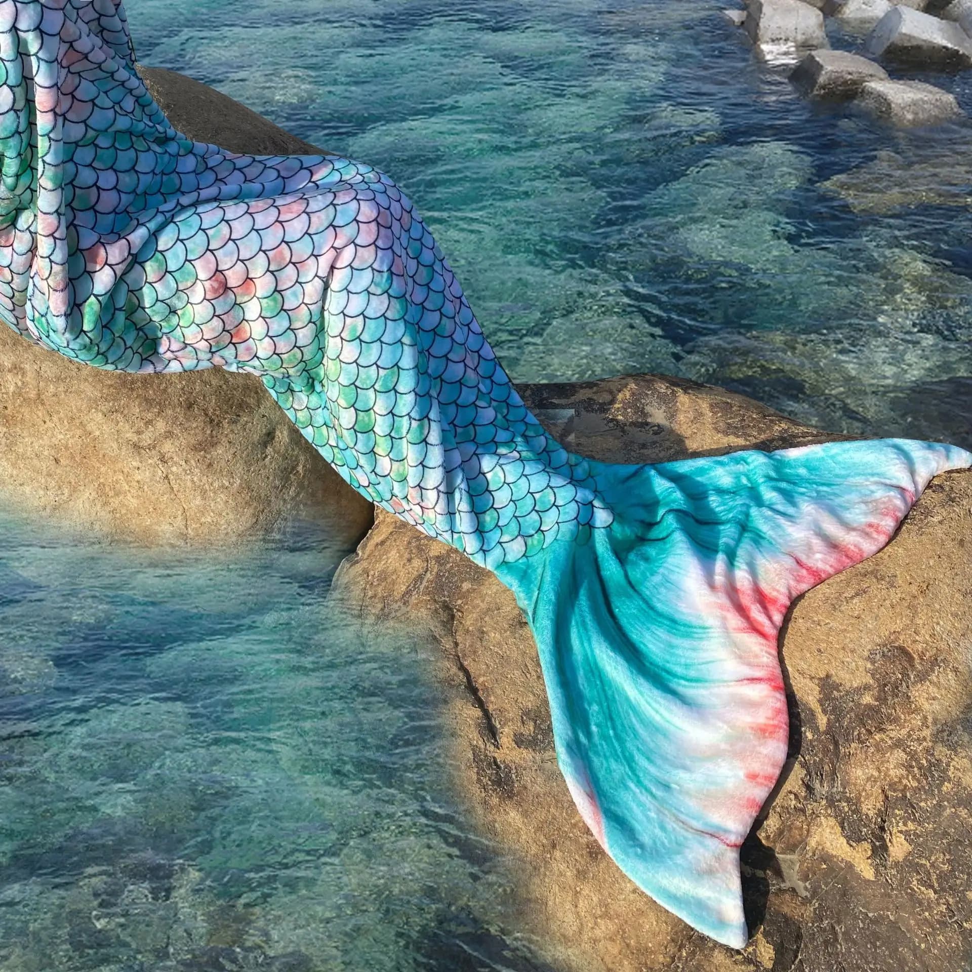 Princess blanket with mermaid tail and beauty fish scales for sofa bed Wearable in soft flannel Sleeping bag for nap Single warm blankets