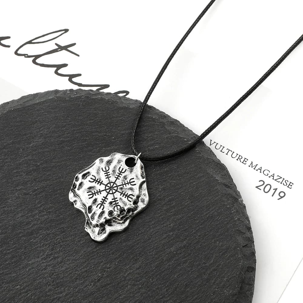 Retro Nordic Viking Totem Necklace for Men Trendy Rune Meteorite Hip-Hop Pendant Jewelry Accessory for Parties