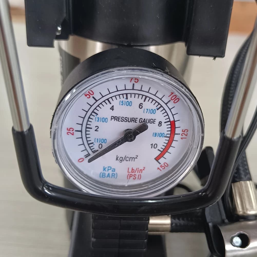 Gonfiatore per pneumatici per auto con compressore d'aria portatile di lusso resistente 12v150psi