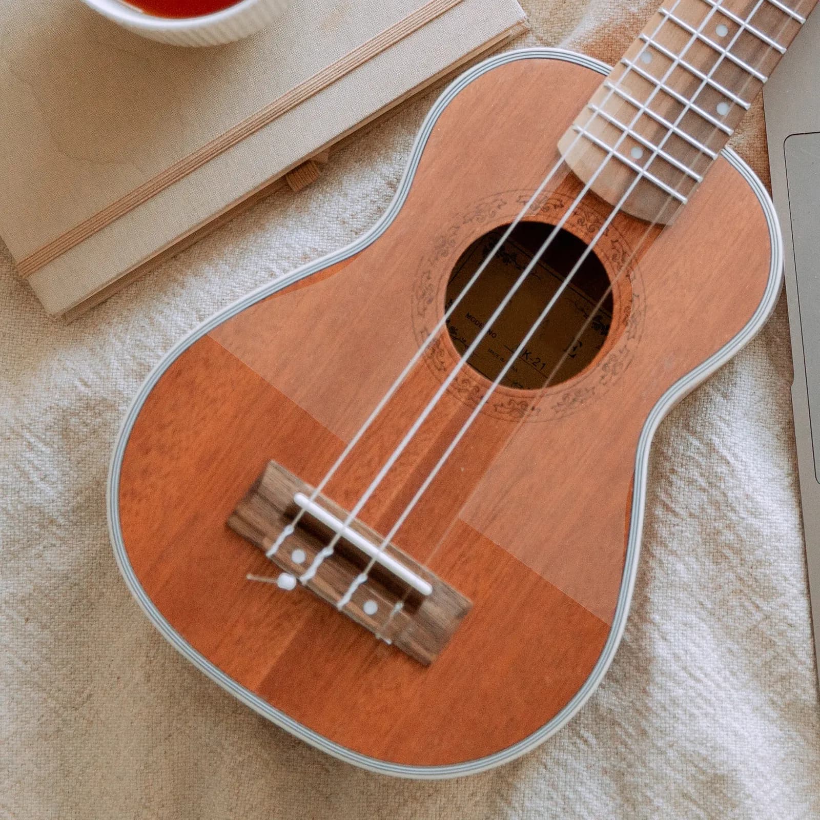 Set di 1 Pezzo Protezione Trasparente per Ukulele Senza Colla, Antigraffio, per Chitarra Acustica ed Elettrica, Adattabile Universalmente, Bordo Liscio