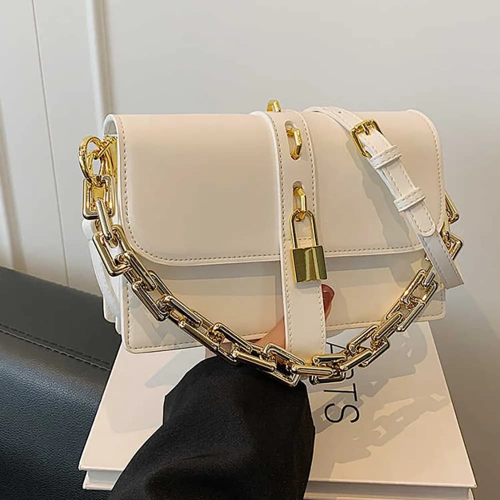 2025 Nuove borse a tracolla con patta quadrata alla moda per le donne Telefoni Portafoglio Catene Borsa sotto le ascelle Borsa a tracolla con design a serratura piccola