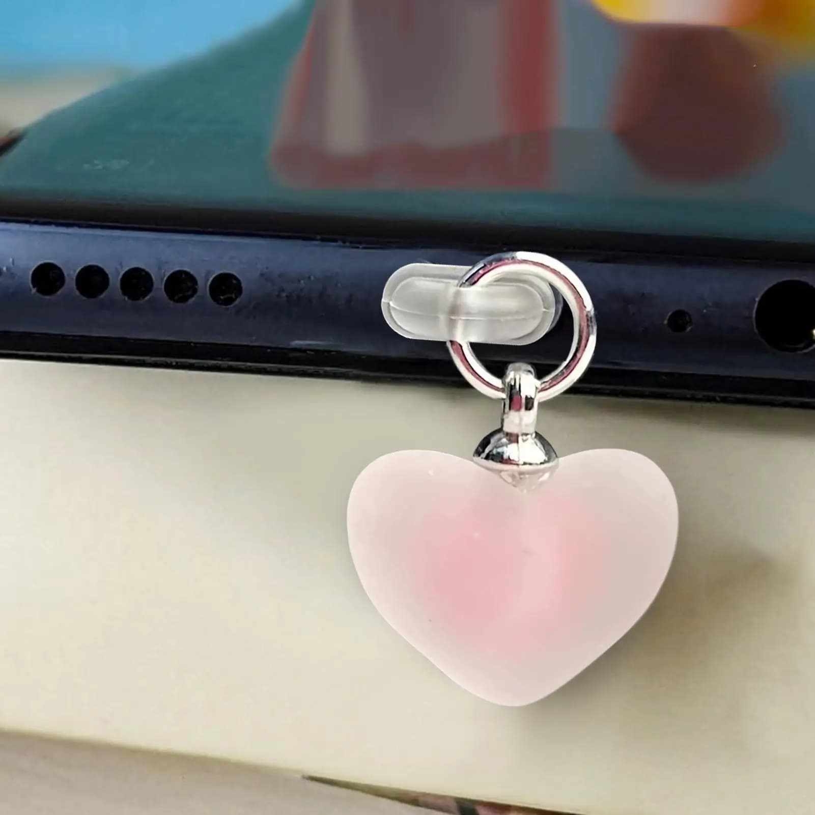 Heart-shaped pendant with dust cap for heart-shaped phone for universal accessories for C-type smartphones