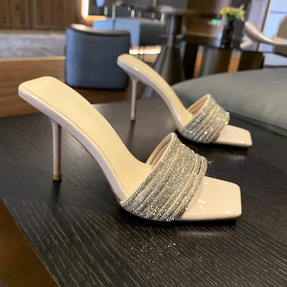 Eleganti pantofole con punta quadrata con strass Sandali slip on con tacco sottile sexy Scarpe moderne di lusso da donna di nuova moda