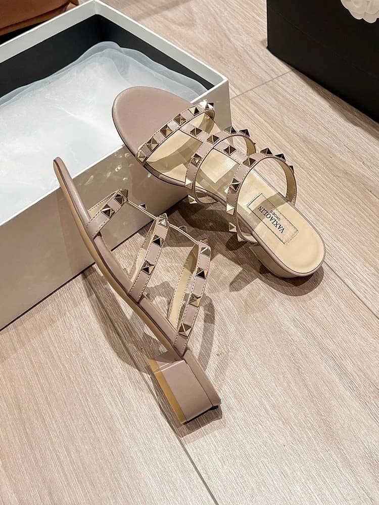 Sandali da Donna alla Moda con Rivetti, Comodi in Pelle, Tacco Spesso Medio, Traspiranti, Slip-On Estivi