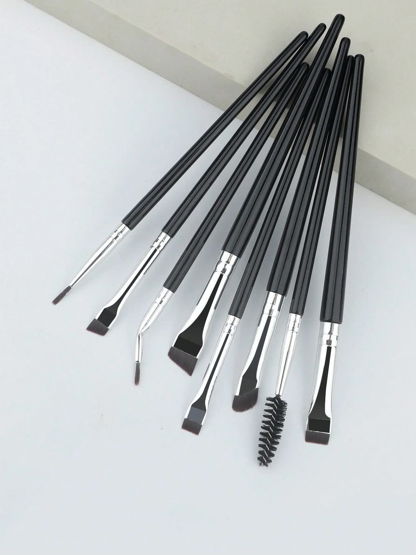 6/8Pc Pennello per eyeliner angolato Pennelli per eyeliner ultra sottili Pennello per correttore per sopracciglia Pennelli per sopracciglia Pennelli angolati per sopracciglia per le donne