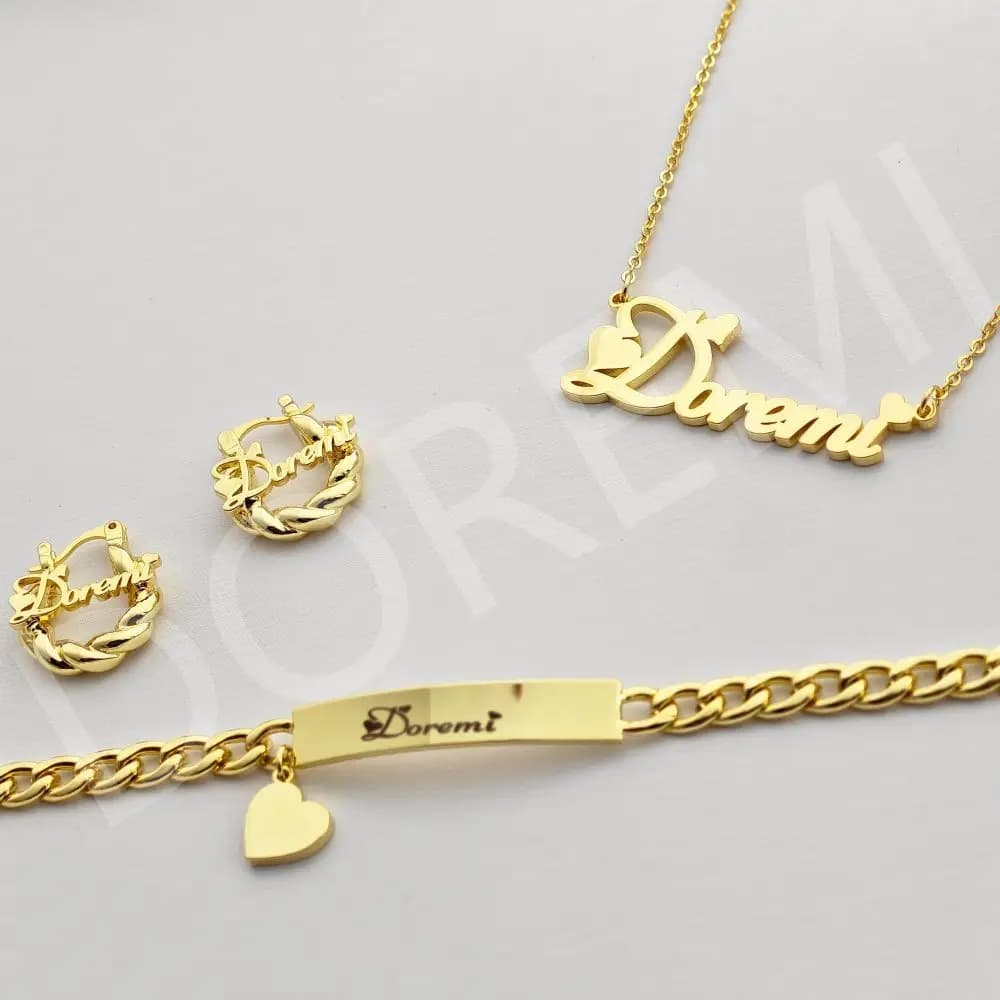 DOREMI Girls Kids Jewelry Set nome personalizzato collana con carattere a cuore bracciale con incisione 18mm orecchino donna gioielli personalizzati per bambini