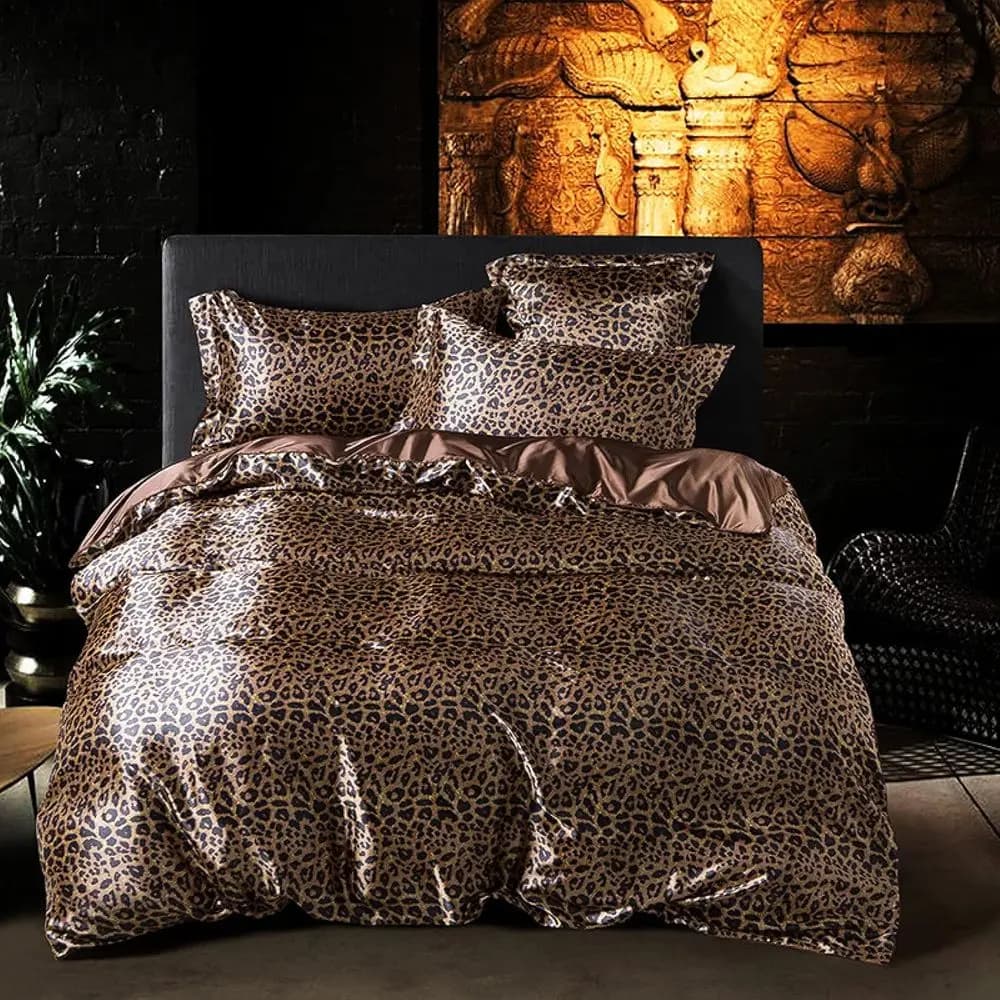Set Copripiumino di Lusso in Raso Effetto Seta con Lenzuolo e 2 Federe, Stampa Leopardata, 4 Pezzi