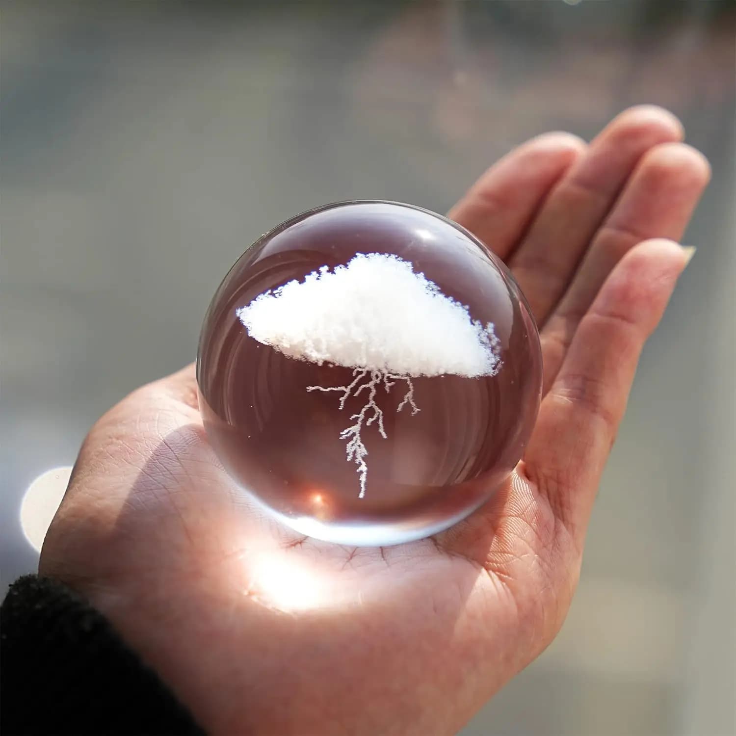 Sfera decorativa in cristallo con nuvola di fulmini 3D con cremagliera in metallo argentato Sfera di vetro a nuvola Fermacarte Regali per la decorazione della casa Feng Shui
