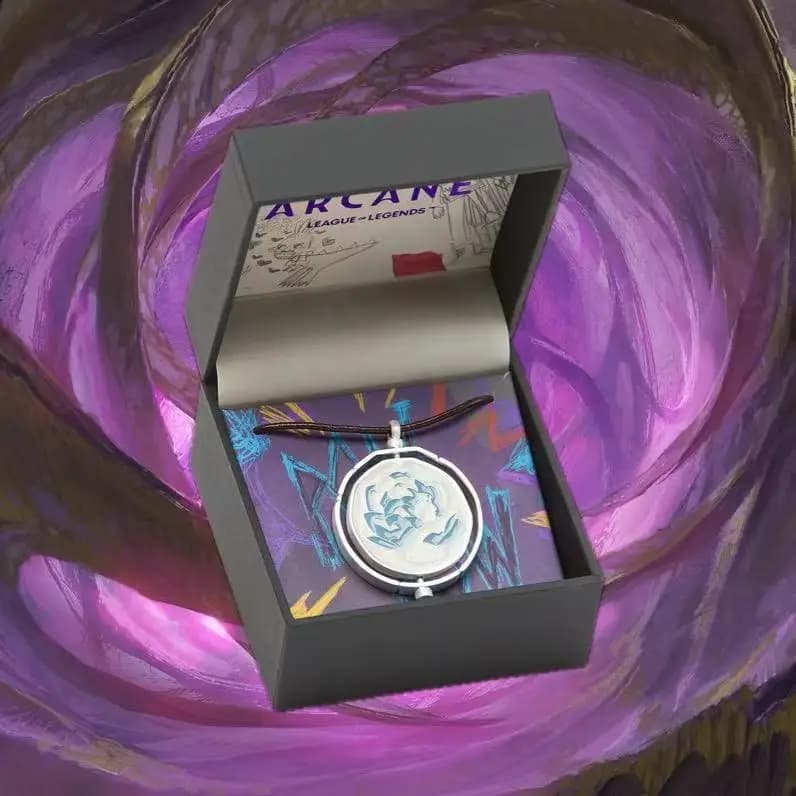 Collana Arcane Blue Rose, confezione originale al 100%, nuova di zecca