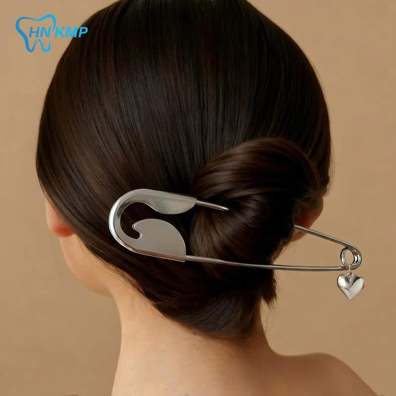 Fermaglio per capelli alla moda a forma di spilla di sicurezza con struttura in metallo resistente e ciondolo per acconciature eleganti per tutti i giorni