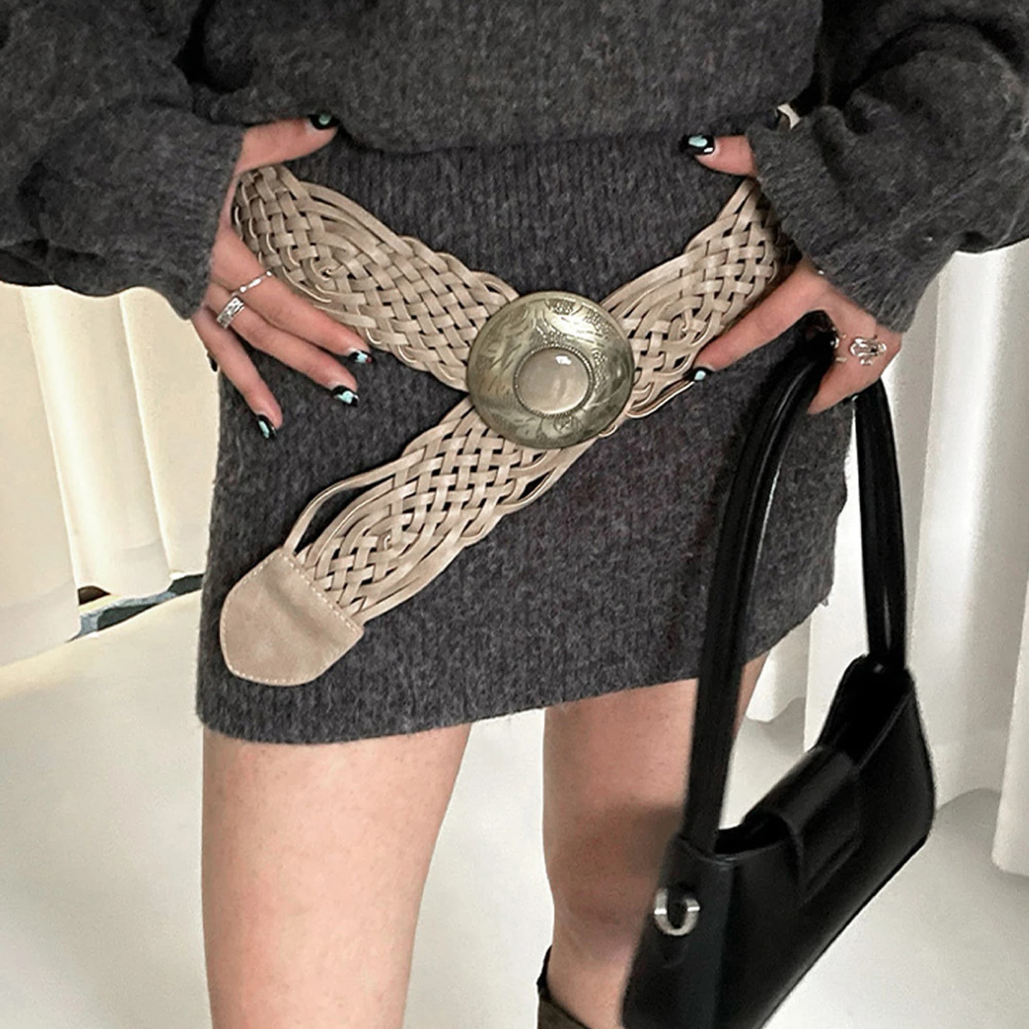Women's wide belt in eco-leather with details Concho vintage style Boho and textured design - Fashionable accessory
