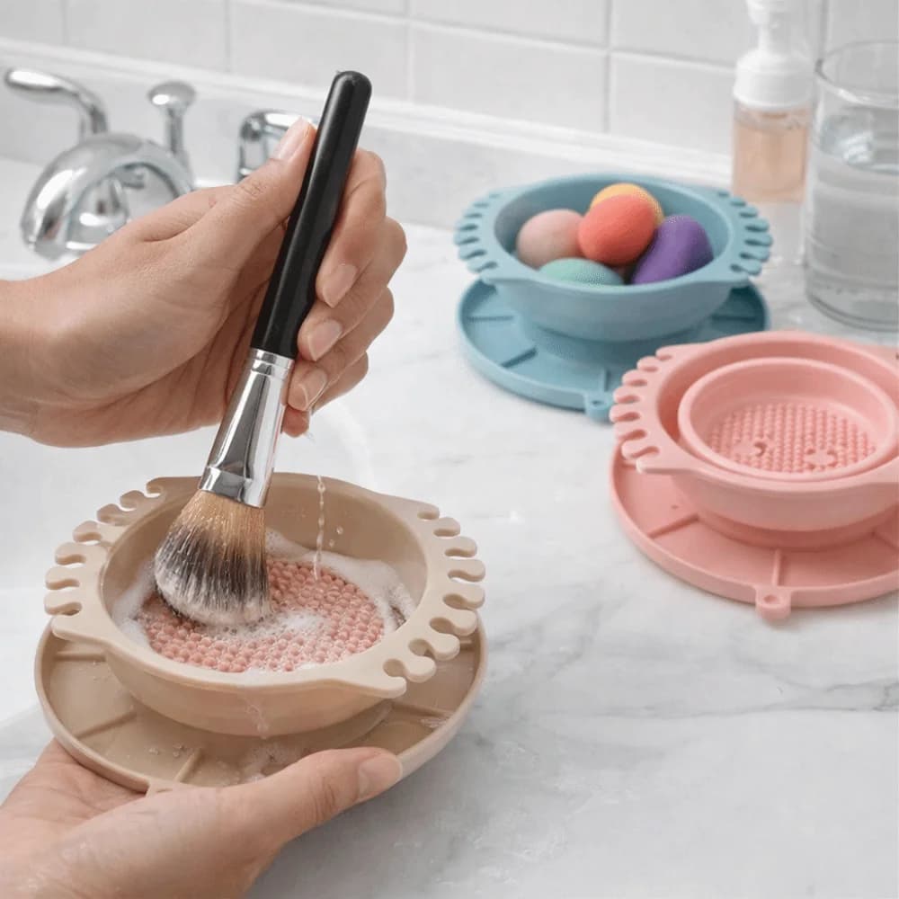 Makeup Brush Cleaner 3 in 1 in Silicone with Brush Door, Makeup Brush Cleaning Box, Folding Bowl for Washing Brushes Umbrella, Travel