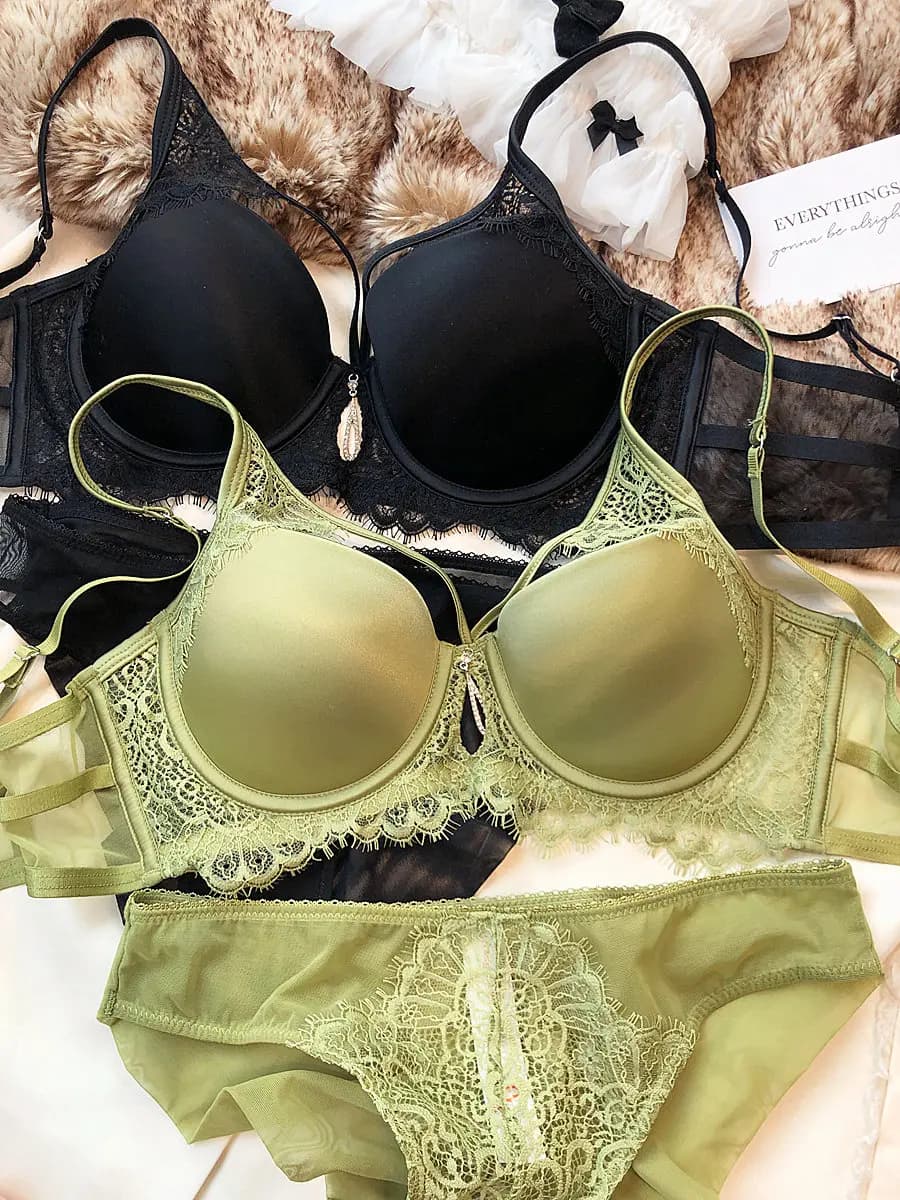Set Reggiseno Push-Up Sexy con Dettagli Traforati, Lingerie Donna Senza Cuciture Lucida e Confortevole, Design Classico con Fasce, Set Reggiseno e Mutandine Seducenti