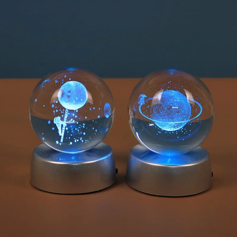 Sfera di cristallo incandescente Sfera di vetro Ornamento Luce notturna Decor 3D inciso al laser per Galaxy Stellato per il regalo di compleanno della serie Sky