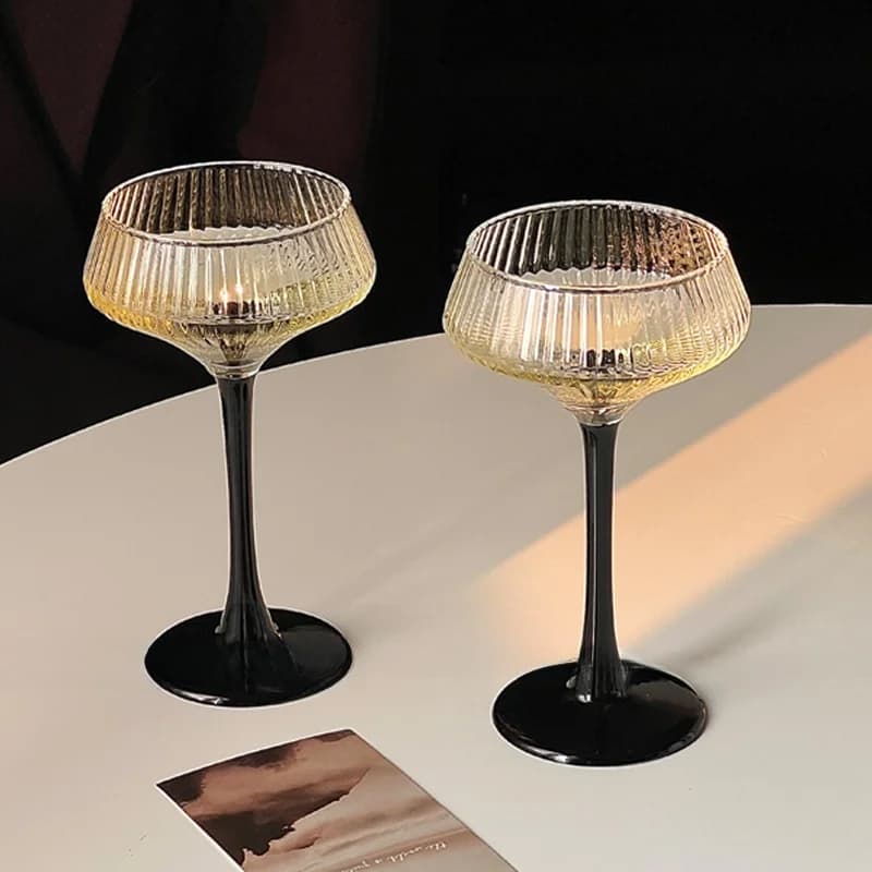 Elegante Bicchiere da Champagne in Vetro Stile Europeo, Calice da Vino con Stelo Alto, Bicchiere da Cocktail per Uso Domestico, Colore Puro, Elemento Popolare