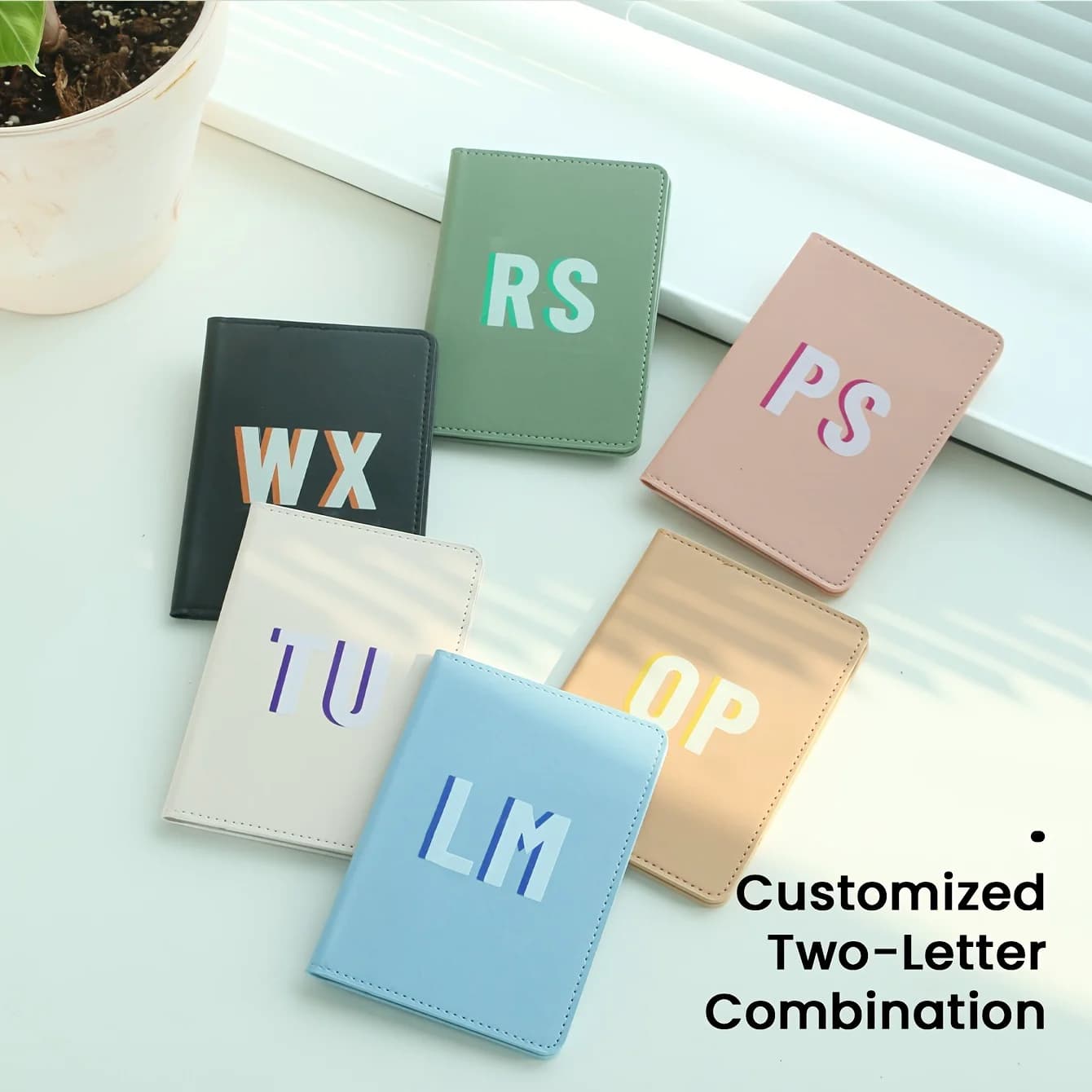 Porta Passaporto Personalizzabile con Monogramma, Accessorio in Pelle PU con Iniziali Personalizzate, Regalo Personalizzato per Amici e Famiglia