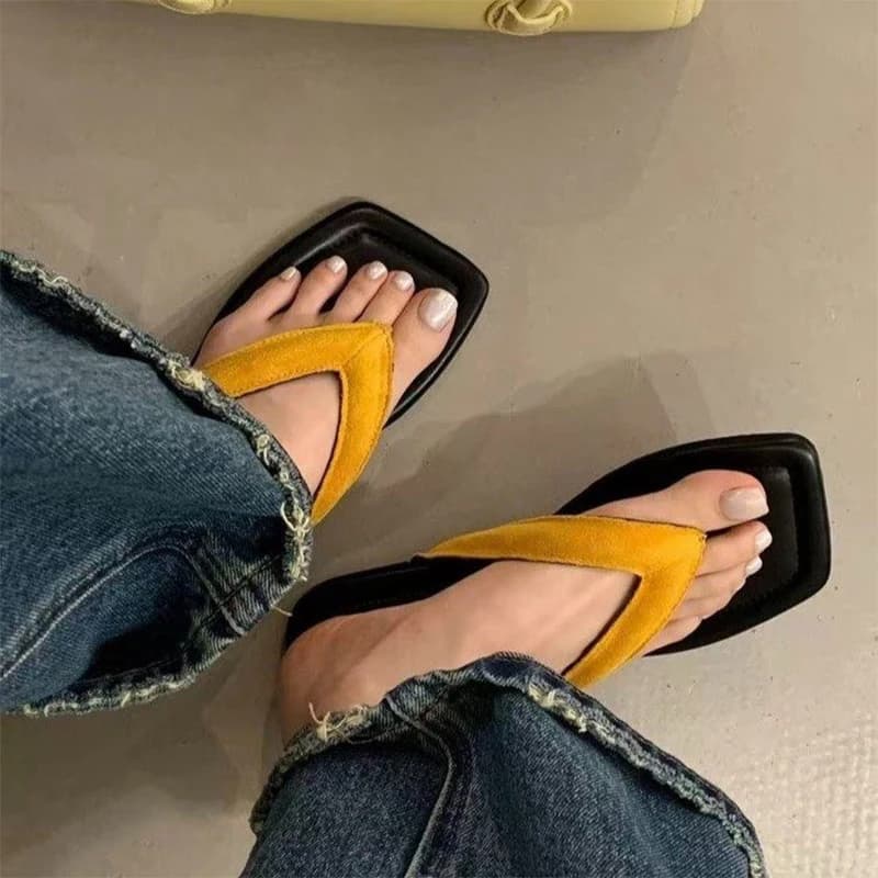 Sandali infradito piatti da donna, nuove ciabatte estive 2026 di tendenza, scarpe sportive da spiaggia, ciabatte casual comode da passeggio, sandali da donna