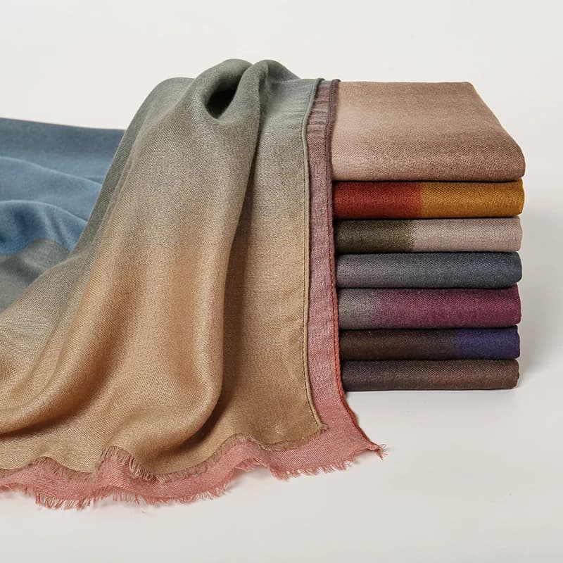 Sciarpa Hijab in viscosa sfumata di collisione di nuovo colore scialli Hijab musulmani donna elegante Soft Wraps Ladies Long Bandana turbante islamico
