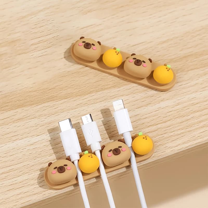 【W】Organizzatore di Cavi Portatile a Forma di Capibara, Avvolgicavo in Silicone Senza Foratura, Contenitore per Cavi di Ricarica a Cartone Animato